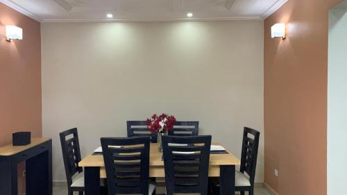 Yaounde Apartamento | Premium apart with great view and parking