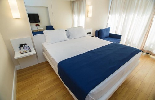 New Boulevard Apartamento | Premium Aparthotel with Sea View