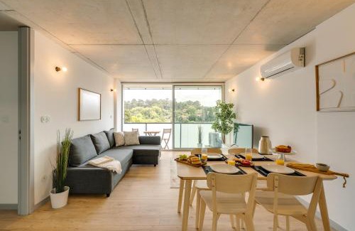 Vila Nova de Gaia Apartamento | Premium Apartments with Balcony, Pool & Garage by HostWise