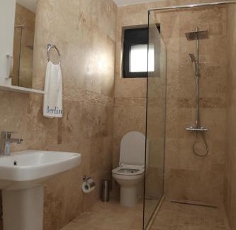 Bregvija Cama Y Desayuno | Premium Berlin with Pool