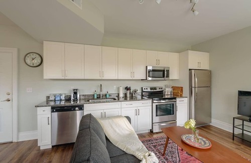 Midtown Apartamento | Premium Bi-level Apartment in Heart of Midtown!