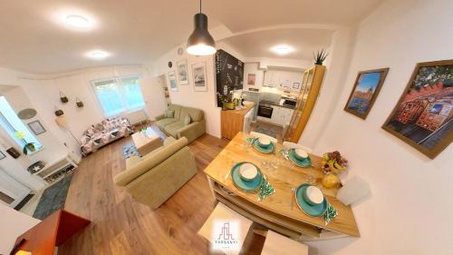 Castle Hill Apartamento | Premium Buda Hideaway-Private Apartment, Extra Location, WiFi & Aircon