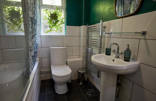 Stroud Apartamento | Premium Central Stroud Apartment with Parking x2