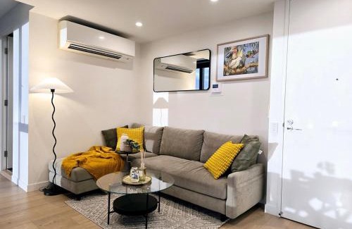 Spring Hill Apartamento | Premium City Escape-Stunning Skyline Views