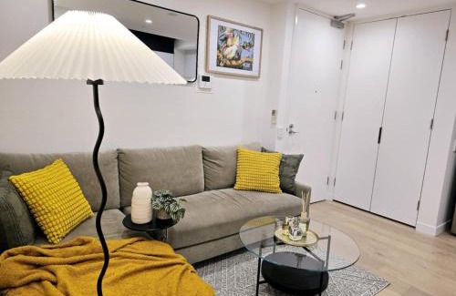 Spring Hill Apartamento | Premium City Escape-Stunning Skyline Views