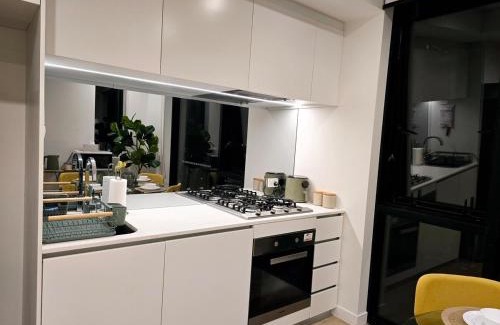 Spring Hill Apartamento | Premium City Escape-Stunning Skyline Views