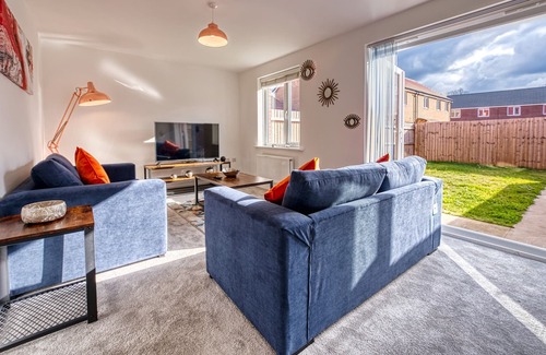 Seisdon Casa | Modern 4 Bedroom 2 Bath House with Parking, Tyseley, Birmingham