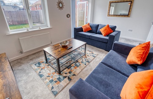 Seisdon Casa | Modern 4 Bedroom 2 Bath House with Parking, Tyseley, Birmingham
