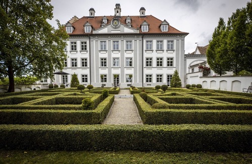 Immenstaad am Bodensee Apartamento | Apartamento de diseño con jardín en el castillo de Kirchberg