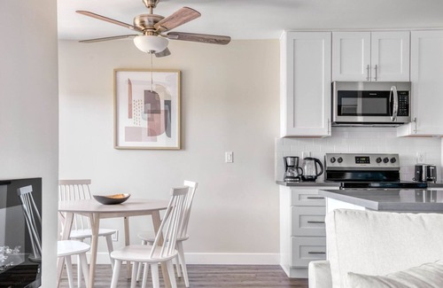 Encino Apartamento | Premium Encino 1BR w/ W/D, Pool & Gym, nr Ventura Blvd, by Blueground