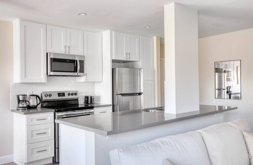 Encino Apartamento | Premium Encino 1BR w/ W/D, Pool & Gym, nr Ventura Blvd, by Blueground