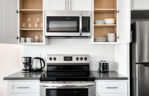 Encino Apartamento | Premium Encino 1BR w/ W/D, Pool & Gym, nr Ventura Blvd, by Blueground