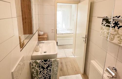Unteruhldingen Apartamento | Premium-Ferienwohnung in Seenähe mit Vollausstattung & Terrasse