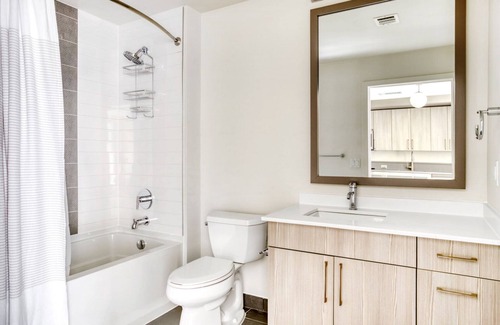 H Street Corridor Apartamento | Premium H Street 1BR w/ Rooftop Pool & Gym, walk to Metro, by Blueground