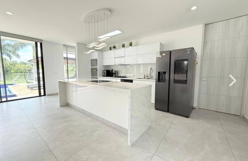 Girardot Casa | Casa premium en Girardot: lago, cine, piscina y zona BBQ