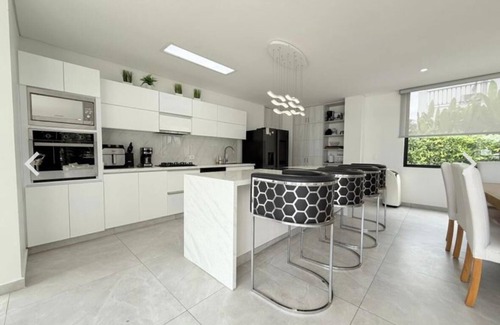 Girardot Casa | Casa premium en Girardot: lago, cine, piscina y zona BBQ