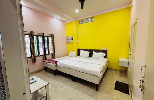 Varanasi Casa | PREMIUM HOTEL - SHREE PURAM - Free Wi-Fi & Parking - Near The Shree Kashi Vishwanath Temple