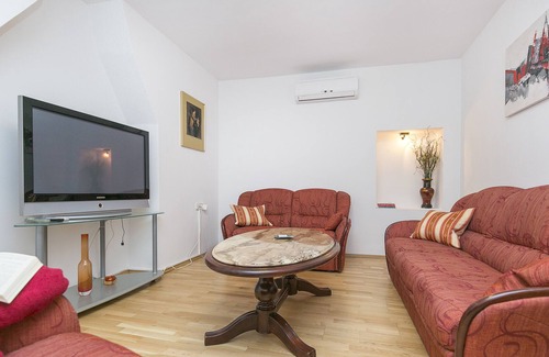 Plomin Casa | Casa premium con terraza en la azotea y vista despejada al mar