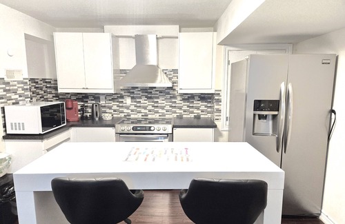 Innisfil Apartamento | PREMIUM LIVING PLACE / 2 BEDROOMS SUIT