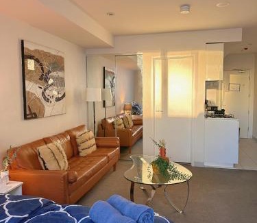 Carlton South Apartamento | Premium Melbourne Apartments with Balcony and Free Tram Access