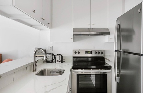 Miracle Mile Apartamento | Premium Mid-Wilshire Studio w/ Pool, A/C, nr Food & Shops, by Blueground