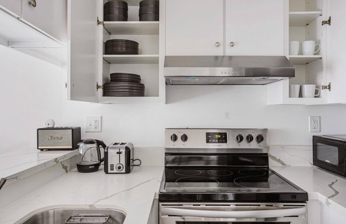 Miracle Mile Apartamento | Premium Mid-Wilshire Studio w/ Pool, A/C, nr Food & Shops, by Blueground