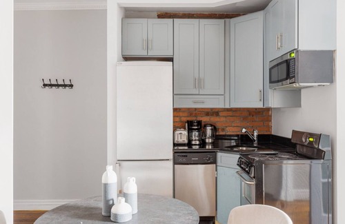Tudor City Apartamento | Premium Murray Hill 2BR w/ W/D, nr UN, by Blueground