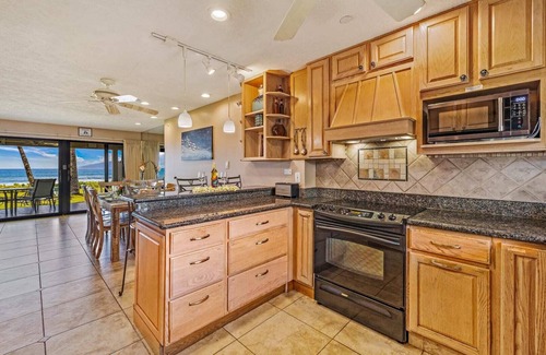 Downtown Lahaina Casa | Premium Ocean Front: Gated w/ Pool & In-Unit Gym
