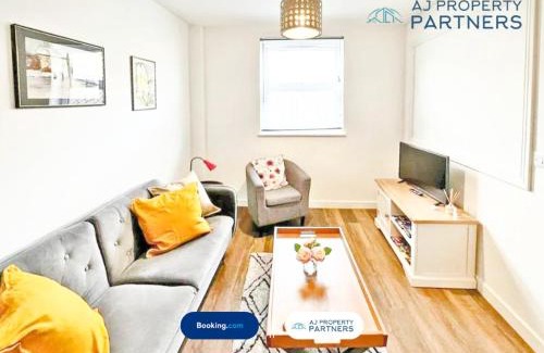 Cheltenham Apartamento | Premium Offer l Last-Minute Escape l AJ Properties l High Street Cheltenham l Parking l Ideal for Short or Long Stays - Town Centre Apartment, 4 Beds, 1 Bathroom