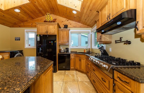 Central Elgin Cabaña | Premium on First - across the street from the beach!