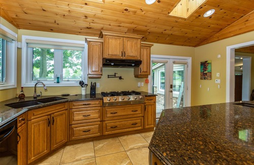 Central Elgin Cabaña | Premium on First - across the street from the beach!