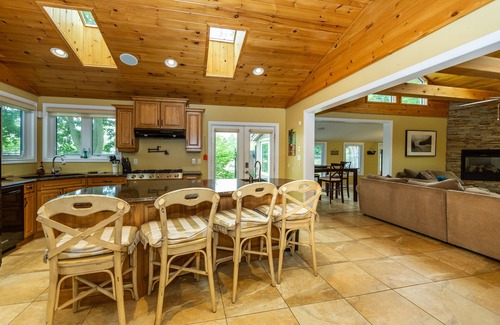 Central Elgin Cabaña | Premium on First - across the street from the beach!