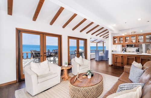 Avalon Condominio | Premium Panoramic Ocean Views from Corner Unit with Fireplace & Golf Cart