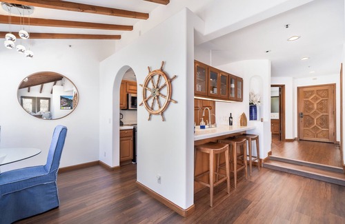 Avalon Condominio | Premium Panoramic Ocean Views from Corner Unit with Fireplace & Golf Cart
