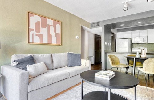Pasadena Apartamento | Premium Pasadena 2BR w/ Gym & Pool, nr Colorado Ave, by Blueground