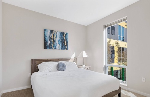 Crossroads Arts District Condominio | Premium Quality Residence with Impressive Insta-Worthy Features 360