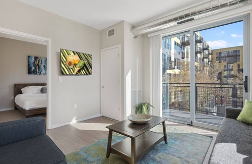 Crossroads Arts District Condominio | Premium Quality Residence with Impressive Insta-Worthy Features 360
