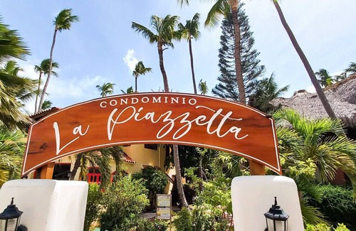 Bavaro Apartamento | PREMIUM QUEEN BED SUITE CONNECTING Pool and Beach Club - La Piazzetta #73