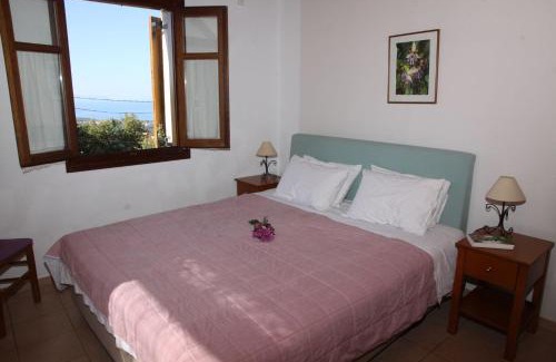 Prines Villa | Premium Rethymno Villa 3 Bedrooms Villa Hinaki Private Garden Private Outdoor Pool Bbq Outdoor Sitting And Dining Area Prines