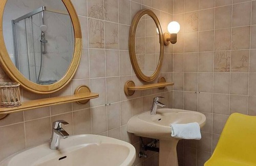 Hettange-Grande Villa | Individual-De Lujo-Baño compartido-Vista a la Ciudad-7 Normandie