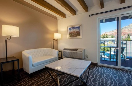 West Sedona Hotel | Premium Single Queen View in Boutique Sedona Hotel