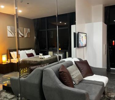 Downtown Apartamento | Premium Suite with Balcony at The Gramercy Makati Manila