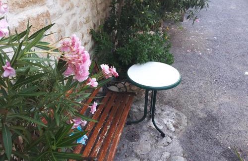 Orthoux-Serignac-Quilhan Casa | presbytere du 12 eme siecle