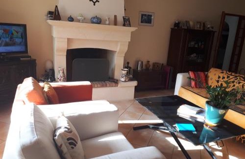 Orthoux-Serignac-Quilhan Casa | presbytere du 12 eme siecle