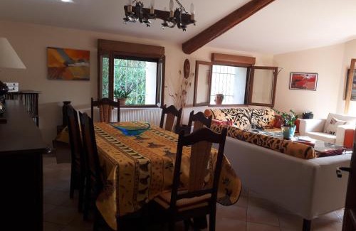Orthoux-Serignac-Quilhan Casa | presbytere du 12 eme siecle