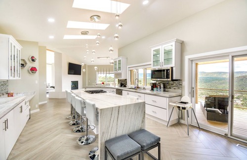 Lynx Mountain View Estates Casa | Prescott Gem: Hot Tub & Mtn Views, 7 Mi to Dtwn