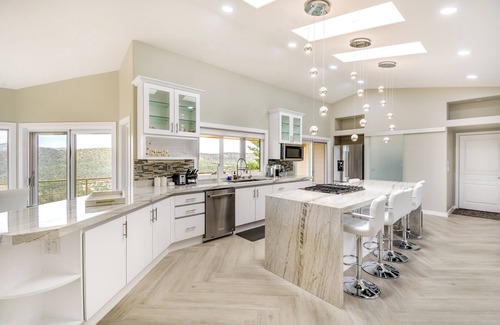 Lynx Mountain View Estates Casa | Prescott Gem: Hot Tub & Mtn Views, 7 Mi to Dtwn
