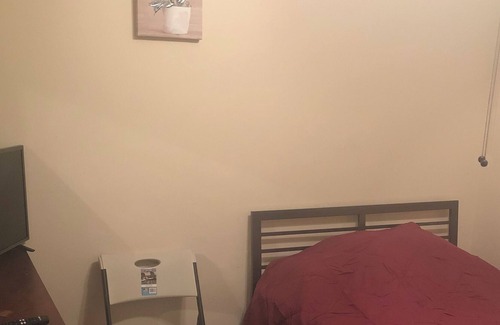 Williamsbridge Casa | Presenting to you a cozy 2 bedroom apartment on a second floor of a house.