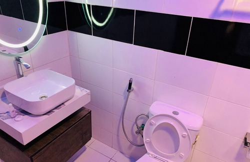 Lekki Phase 1 Hotel | Presken Freedom Way