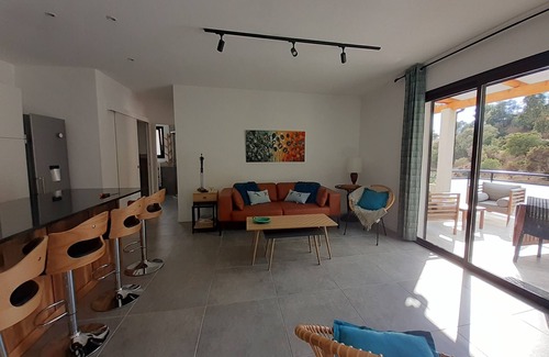 Tiuccia Apartamento | PRESS PAUSE Swimming pool, sea view and beach on foot